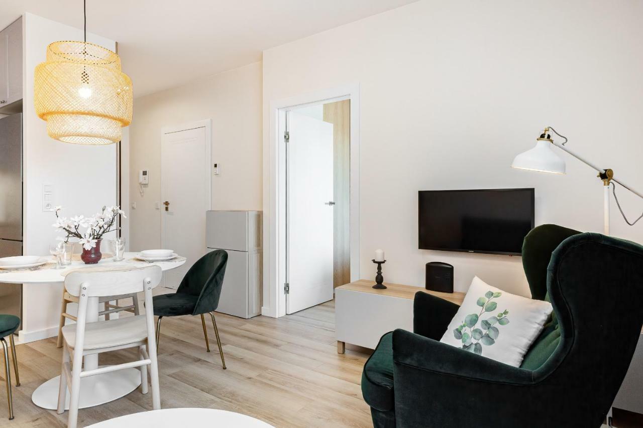 Apartment Walonska With Free Parking Wroclaw By Noclegi Renters Kültér fotó