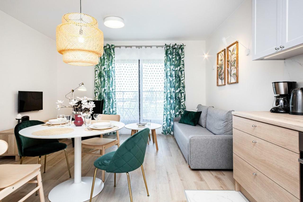 Apartment Walonska With Free Parking Wroclaw By Noclegi Renters Kültér fotó