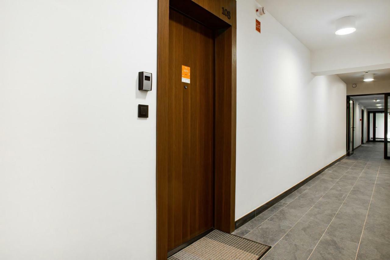 Apartment Walonska With Free Parking Wroclaw By Noclegi Renters Kültér fotó